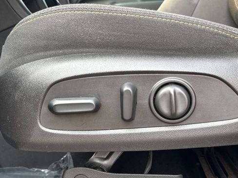 Used 2018 Chevrolet Equinox LT FWD image 13