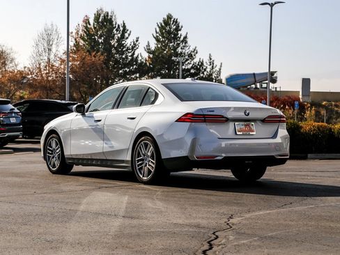 Used 2025 BMW 530i xDrive w/ Premium Package image 3