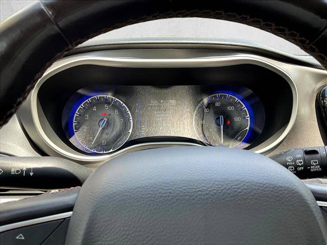 Used 2020 Chrysler Pacifica Touring-L FWD image 18