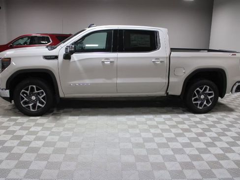 New 2026 GMC Sierra 1500 SLE image 8