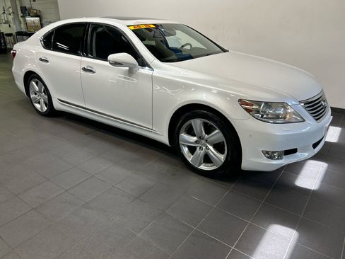 Used 2011 Lexus LS 460 w/ Comfort Pkg RWD image 2