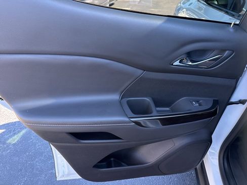 Used 2023 GMC Acadia AT4 w/ Technology Package image 12