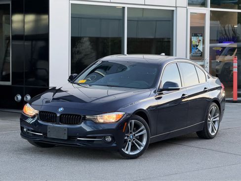 Used 2017 BMW 330i Sedan image 2