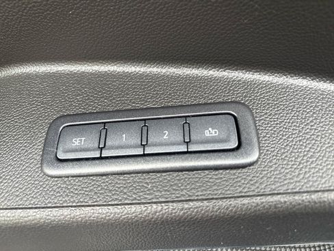 Used 2019 Chevrolet Suburban Premier w/ Premier Plus Edition AWD/4WD image 24