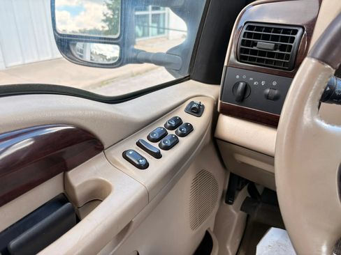 Used 2005 Ford F350 Lariat AWD/4WD image 22