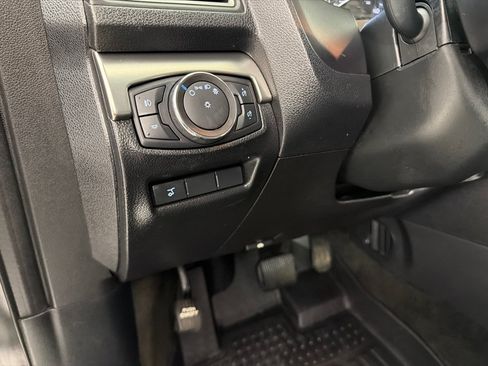 Used 2018 Ford Explorer XLT w/ Equipment Group 202A AWD/4WD image 14