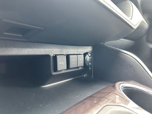Used 2020 Toyota Highlander Limited AWD/4WD image 33