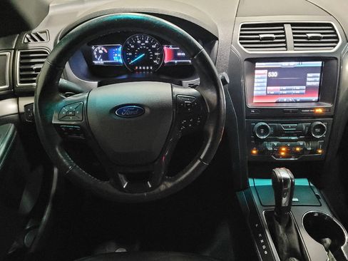 Used 2016 Ford Explorer XLT w/ Equipment Group 202A AWD/4WD image 22