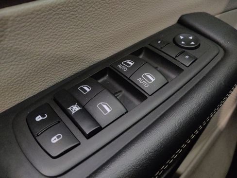Used 2023 Chrysler Voyager LX FWD image 27