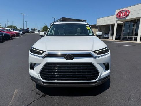 Used 2024 Toyota Grand Highlander AWD image 2