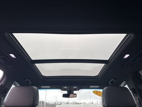 Used 2021 Chevrolet Tahoe Z71 w/ Luxury Package image 44