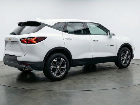 Used 2025 Chevrolet Blazer LT image 9