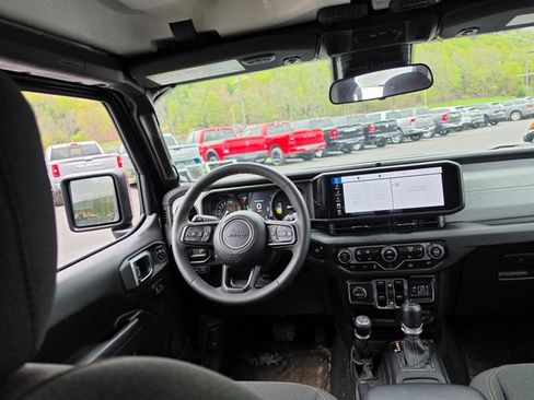 Used 2024 Jeep Wrangler Unlimited w/ Convenience Group AWD/4WD image 15