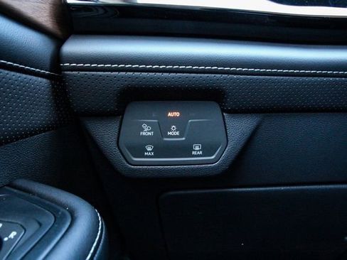 New 2026 Volkswagen Atlas SE image 16