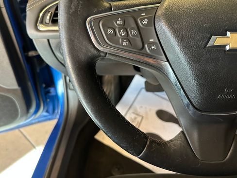 Used 2017 Chevrolet Cruze Premier w/ Enhanced Convenience Package FWD image 11