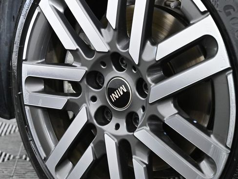 Used 2025 MINI Cooper 2-Door Hardtop image 28