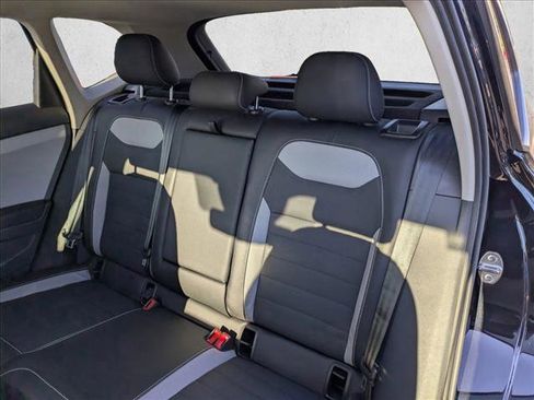 Certified 2022 Volkswagen Taos SEL w/ Panoramic Sunroof Package image 13