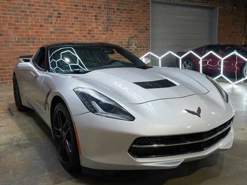 Used 2016 Chevrolet Corvette Stingray Coupe RWD image 4