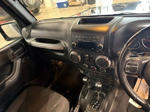 Used 2018 Jeep Wrangler Unlimited Sport AWD/4WD image 14