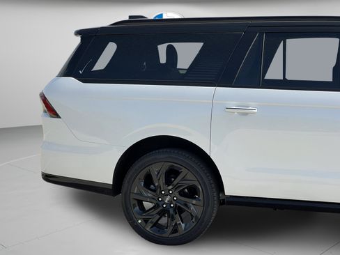 New 2026 Lincoln Navigator L Black Label AWD/4WD image 29