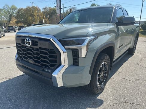 Used 2022 Toyota Tundra SR5 w/ TRD Off-Road Package image 4