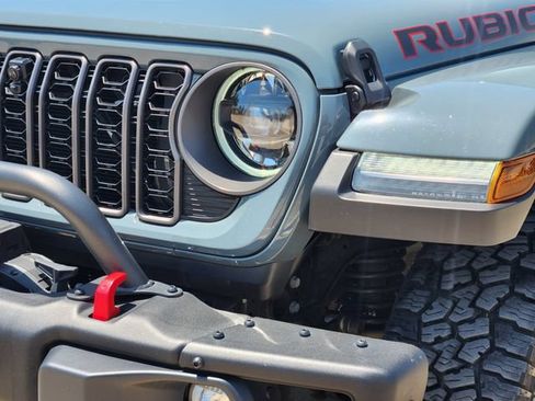 Used 2024 Jeep Gladiator Rubicon AWD/4WD image 15