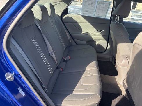Used 2023 Hyundai Elantra SEL w/ Convenience Package image 17