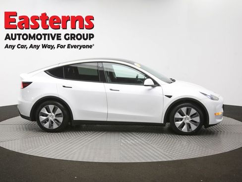Used 2022 Tesla Model Y Long Range AWD/4WD image 40