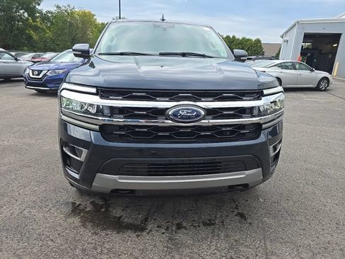 Used 2022 Ford Expedition Limited AWD/4WD image 2