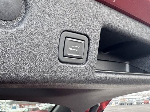 Used 2023 Chevrolet Equinox LT image 32