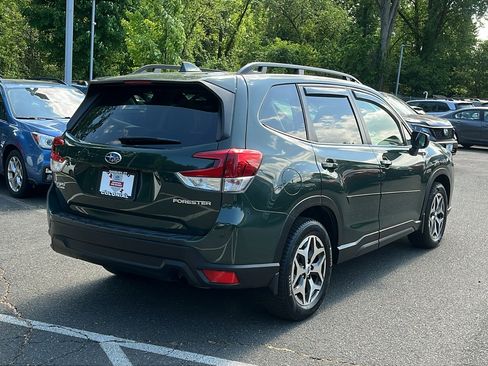 Certified 2022 Subaru Forester Premium AWD/4WD image 6