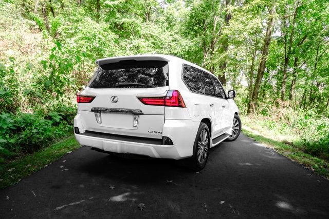 Used 2016 Lexus LX 570 4WD w/ Luxury Package image 3