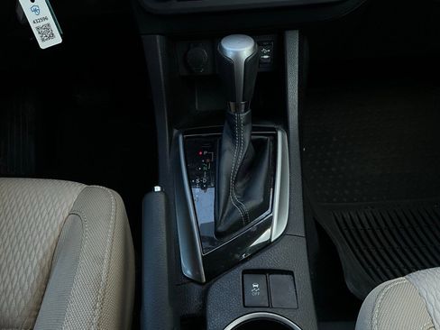 Used 2015 Toyota Corolla LE image 20