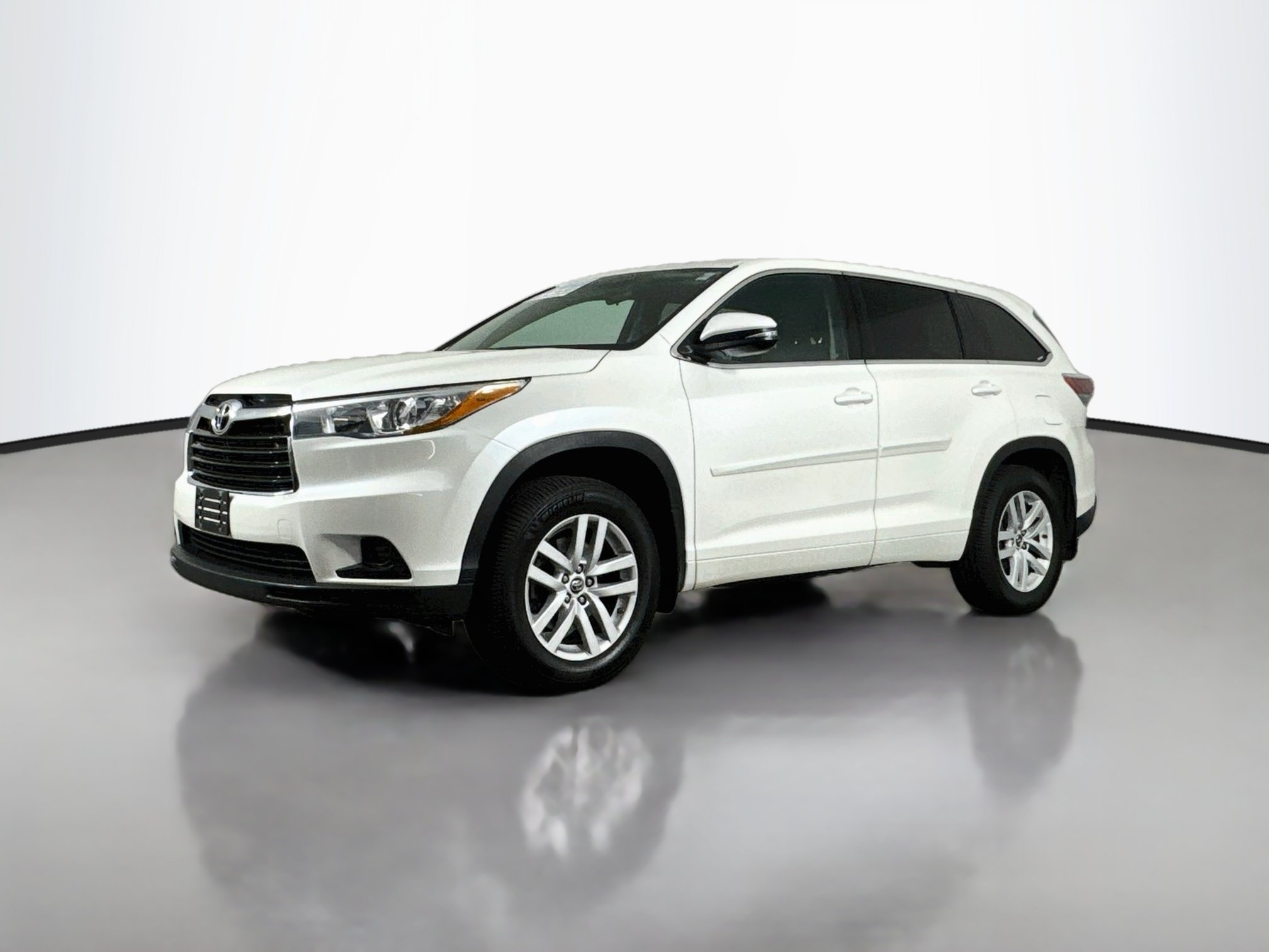 Used 2016 Toyota Highlander LE AWD/4WD image 3