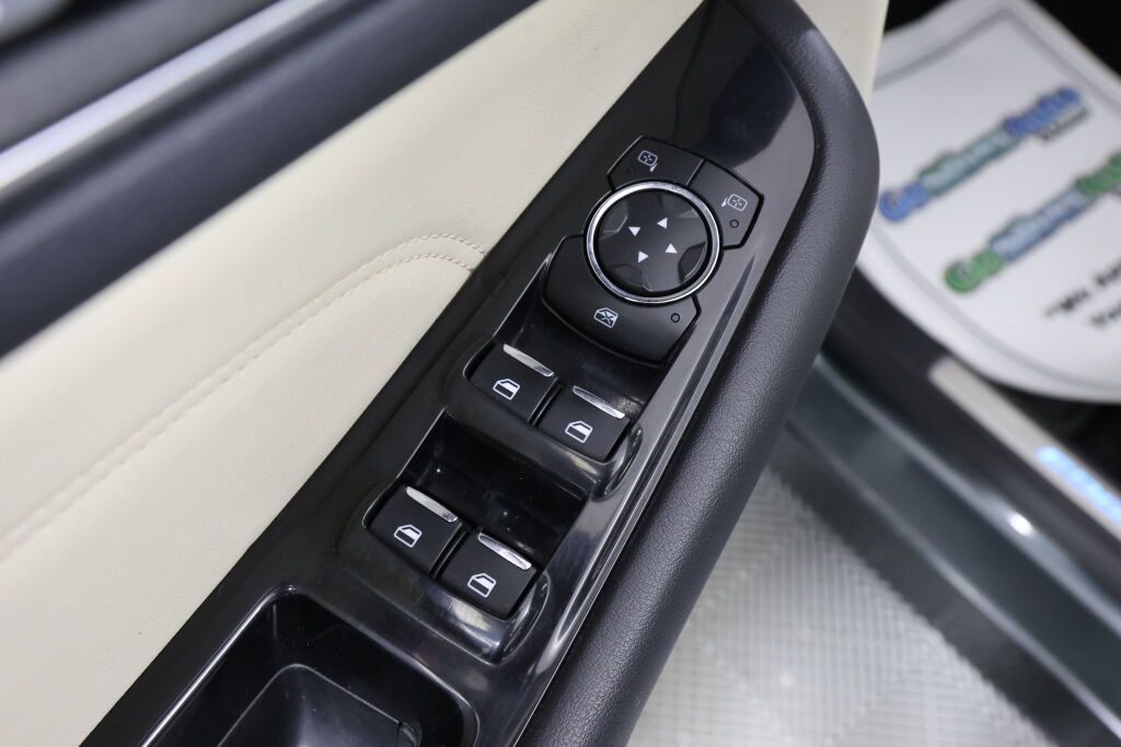 Used 2015 Ford Edge Titanium w/ Equipment Group 302A AWD/4WD image 31