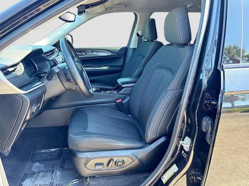 Used 2021 Jeep Grand Cherokee L Laredo w/ Luxury Tech Group I RWD image 20