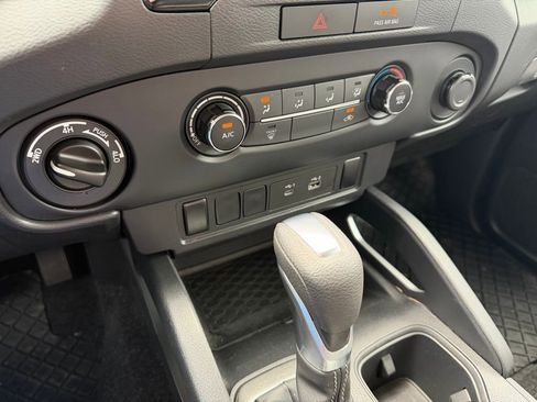 Used 2022 Nissan Frontier SV image 22