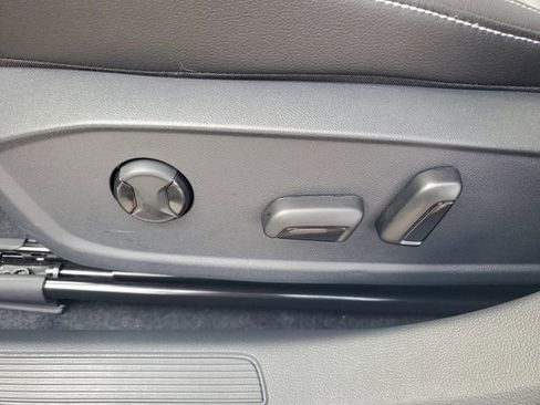 New 2026 Volkswagen Jetta SE FWD image 17