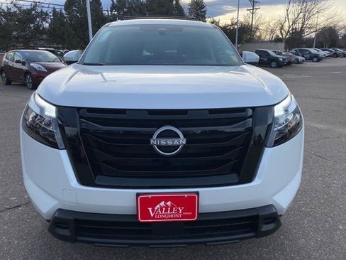 New 2025 Nissan Pathfinder SV w/ Black Appearance Package image 8