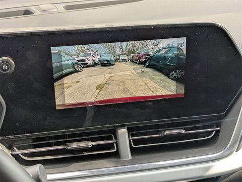 Used 2025 Chevrolet Trax LT w/ LT Convenience Package image 21