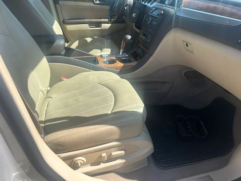 Used 2011 Buick Enclave CXL FWD image 7