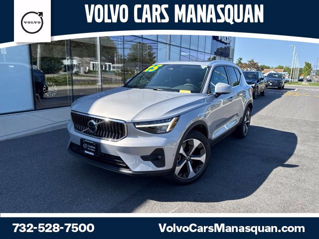 Certified 2025 Volvo XC40 B5 Plus AWD/4WD image 1