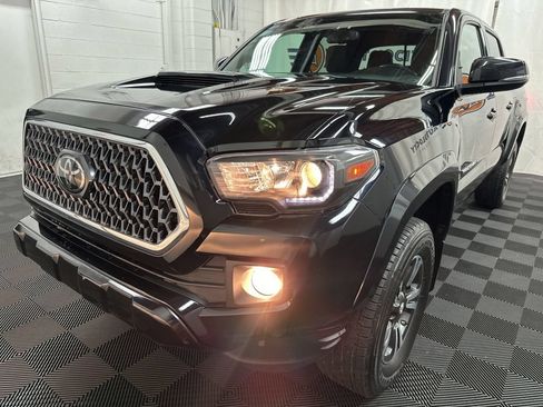 Used 2019 Toyota Tacoma TRD Sport AWD/4WD image 2