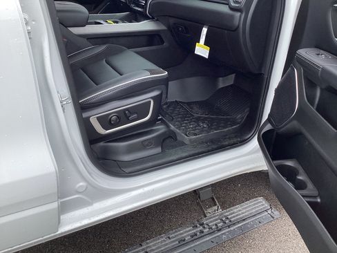 New 2026 RAM 1500 Laramie w/ Laramie Southwest Edition AWD/4WD image 15