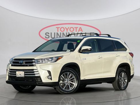 Certified 2019 Toyota Highlander XLE image 2