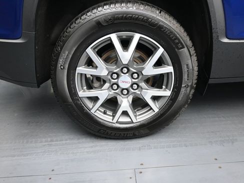 Used 2023 GMC Acadia SLE w/ Driver Convenience Package image 10