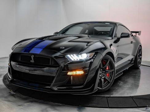 Used 2021 Ford Mustang Shelby GT500 w/ Carbon Fiber Track Pack RWD image 6