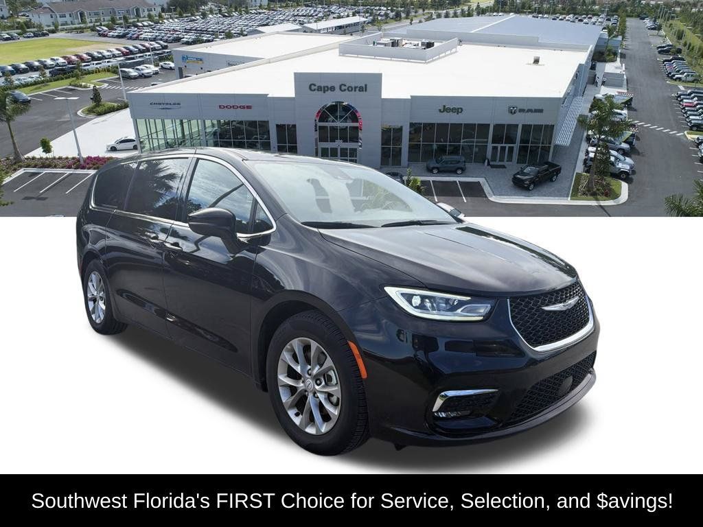 Used 2026 Chrysler Pacifica Limited FWD image 2