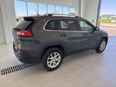 Used 2016 Jeep Cherokee Latitude w/ Safety/Convenience Group image 4