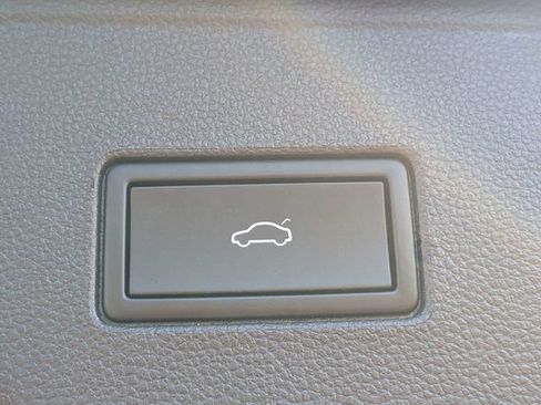 Used 2023 Volkswagen Atlas SE FWD image 12